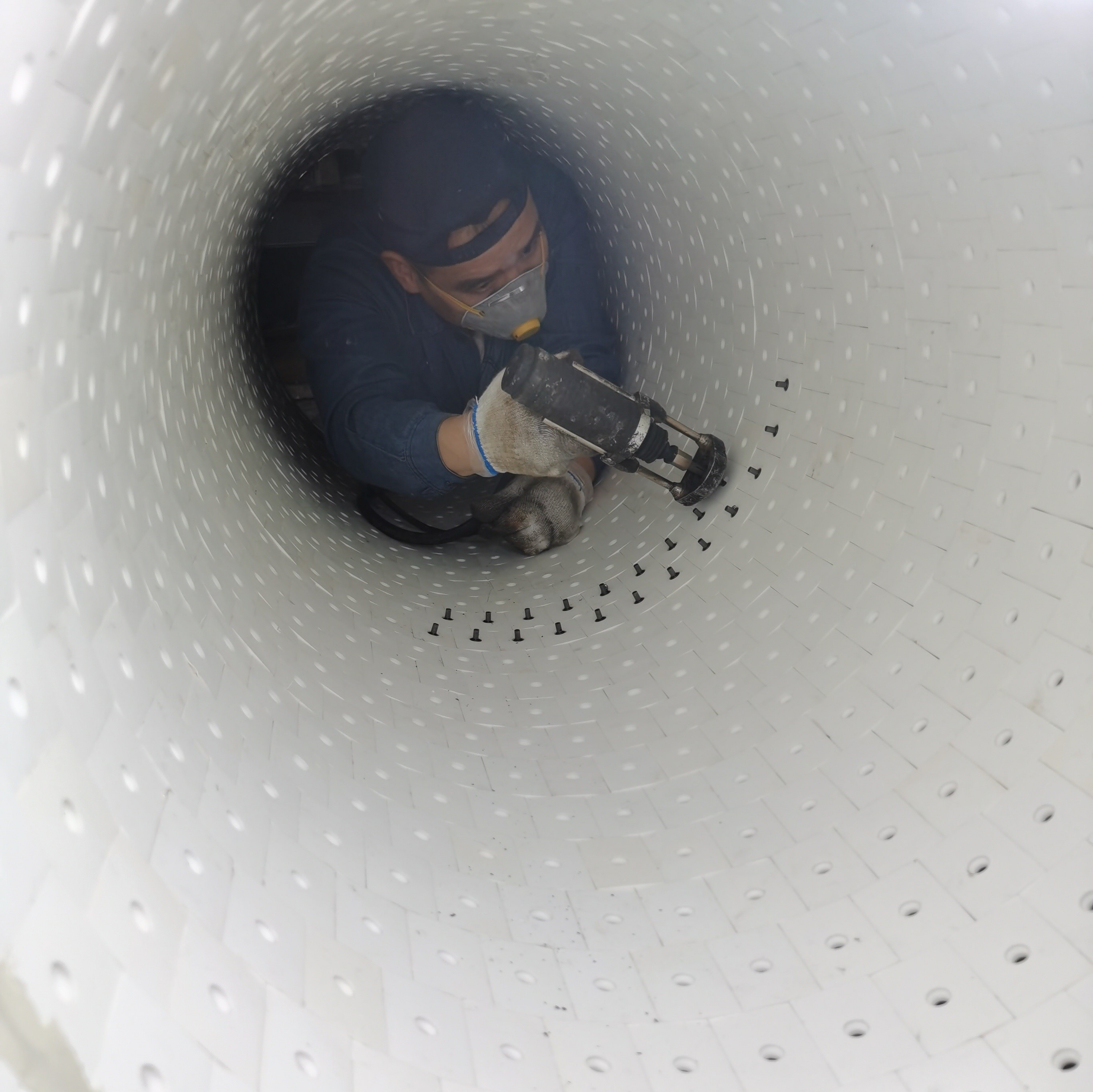 氧化铝陶瓷 —— 主流工业耐磨材料的多项特性优势