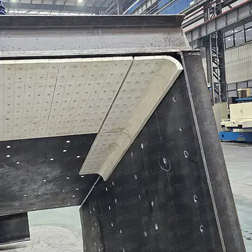 耐磨陶瓷片在衬板结构中的布局设计与使用寿命优化